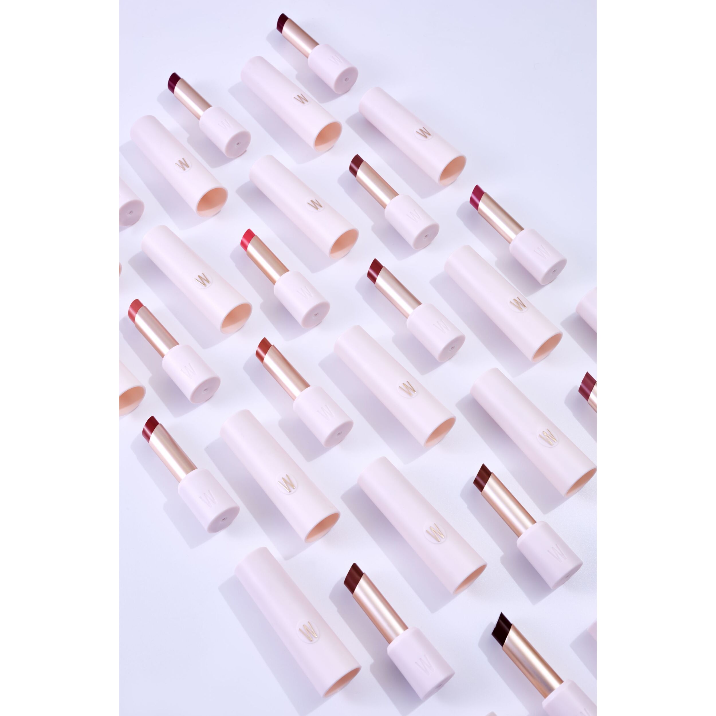 LIP GLAZE - GLASSY STICK Rossetto cremoso dal finish glossy.