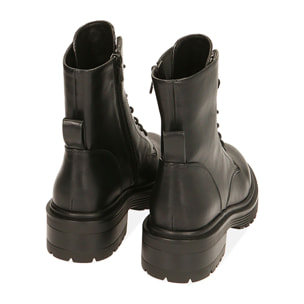 Anfibi neri, tacco 5 cm