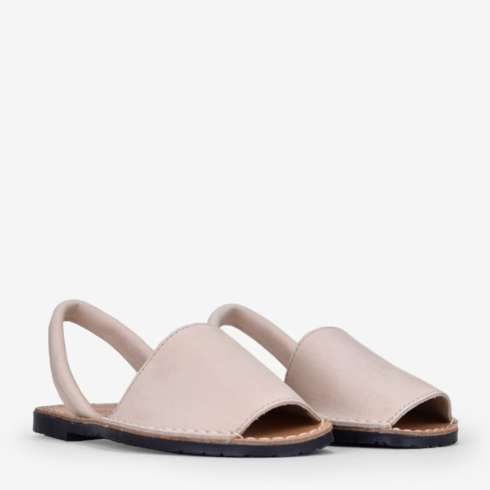 Abarcas planas en piel beige