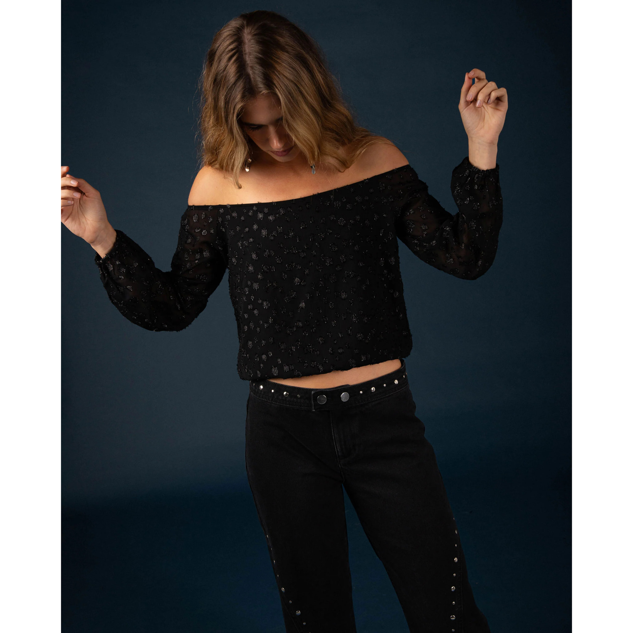 Blusa con brillo y escote bardot