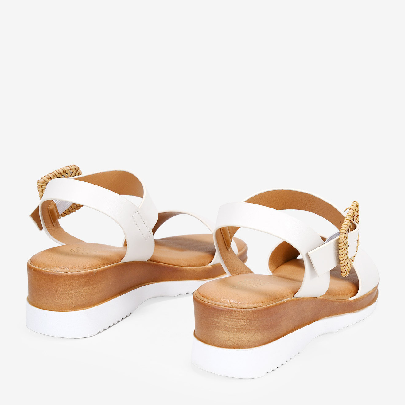 Sandalias blancas con cuña efecto madera