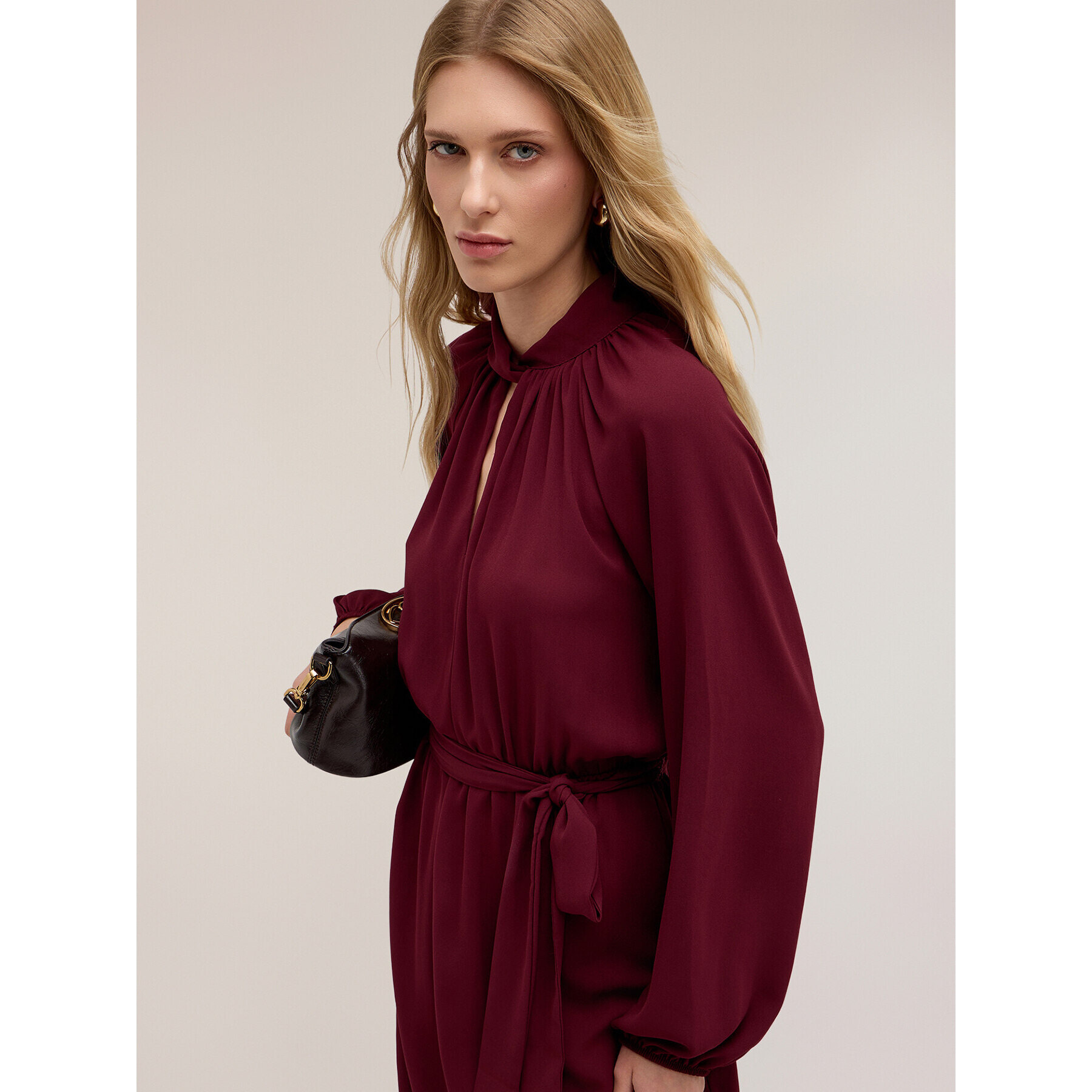 Motivi - Vestito flare drappeggiato in raso - Bordeaux
