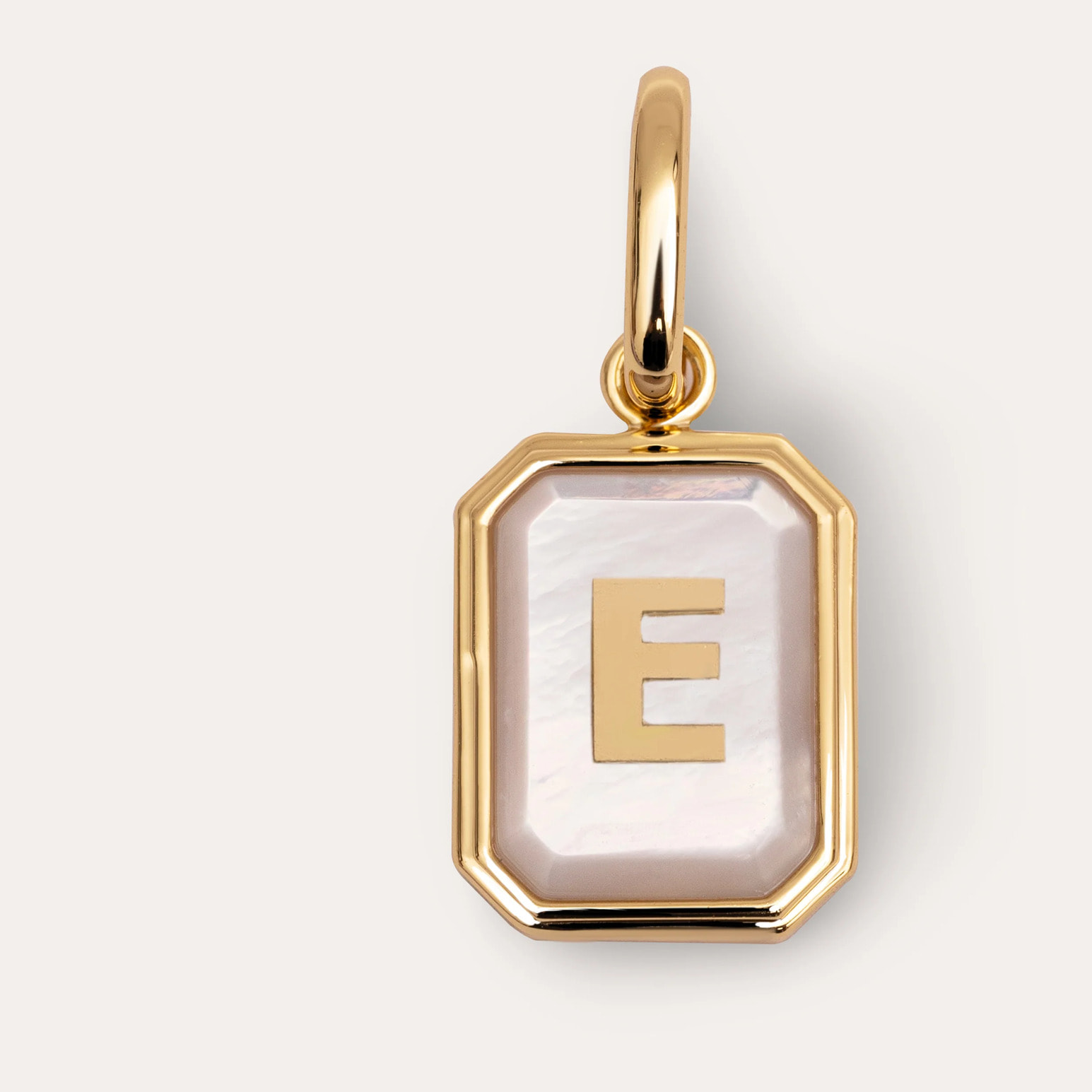 Charm Personalizado Letter Nácar Baño Oro