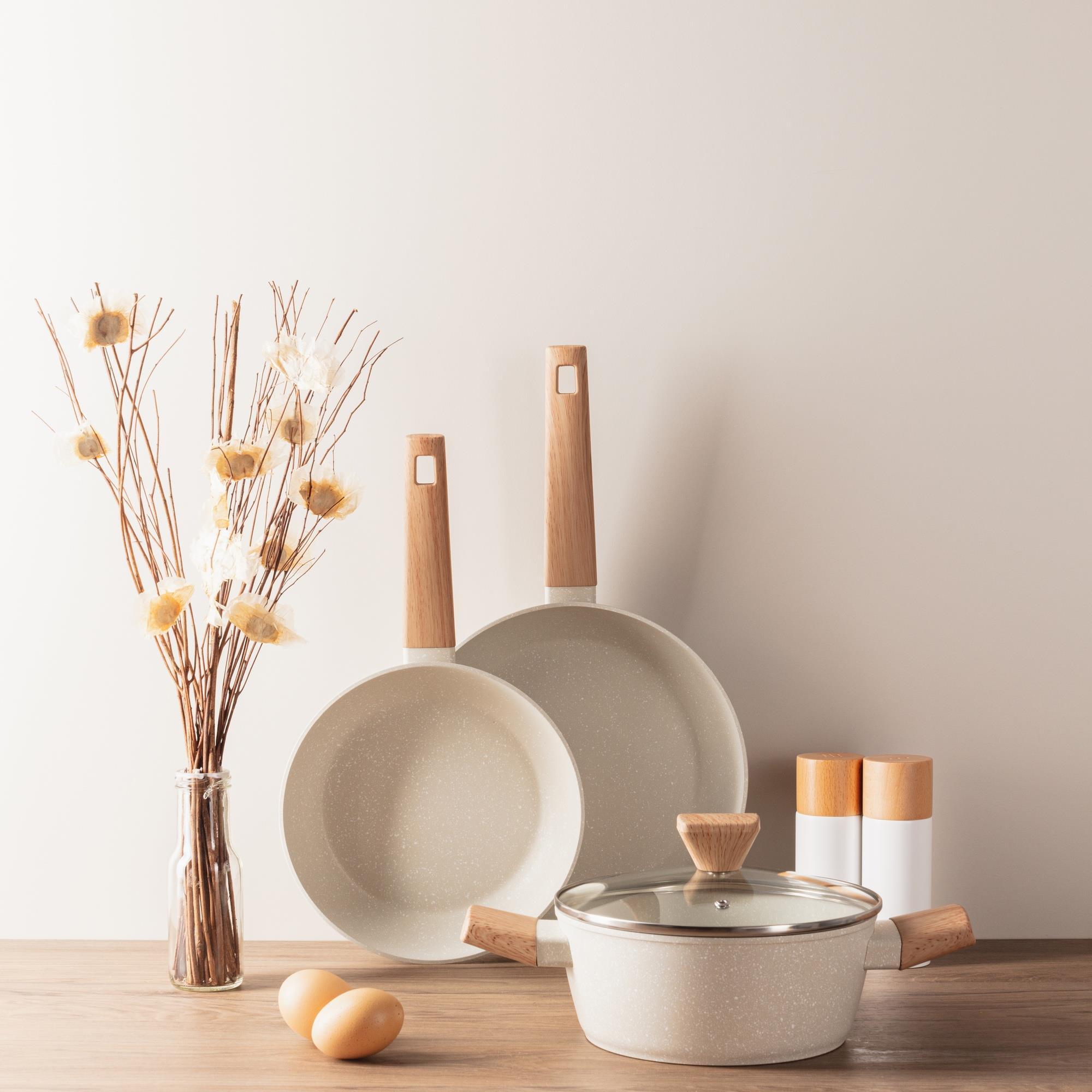 Bergner NATURALLY Juego de Salero + Pimentero en madera Ø5x15,3cm