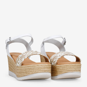 Sandalias de piel blancas con cuña efecto esparto