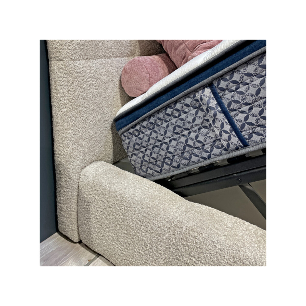 Lit coffre 140 x 200 cm tissu capitonné bouclette beige - FLUF