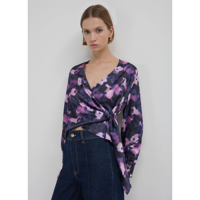 Blusa in simil satin con fusciacca