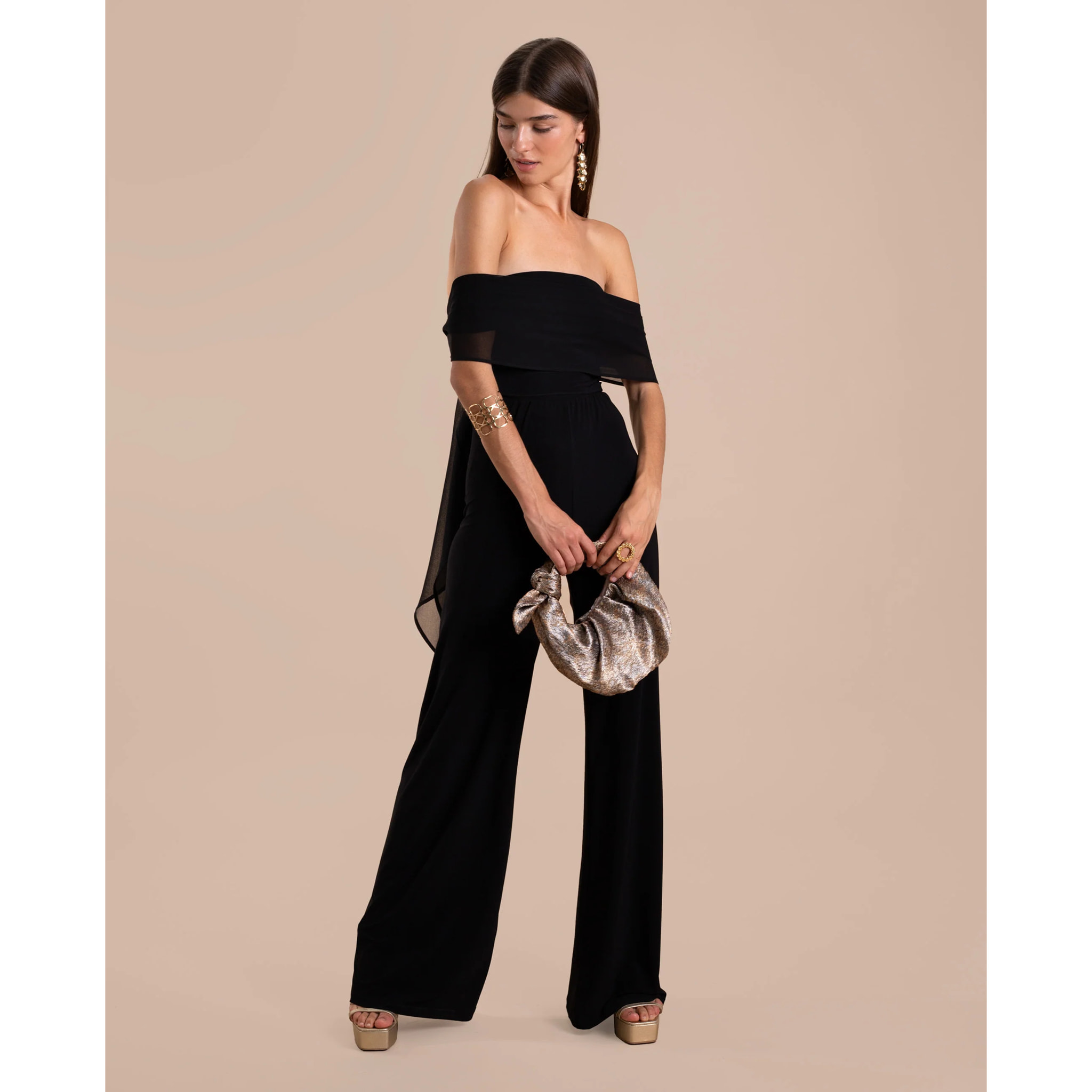 Mono de mujer palabra de honor con capa