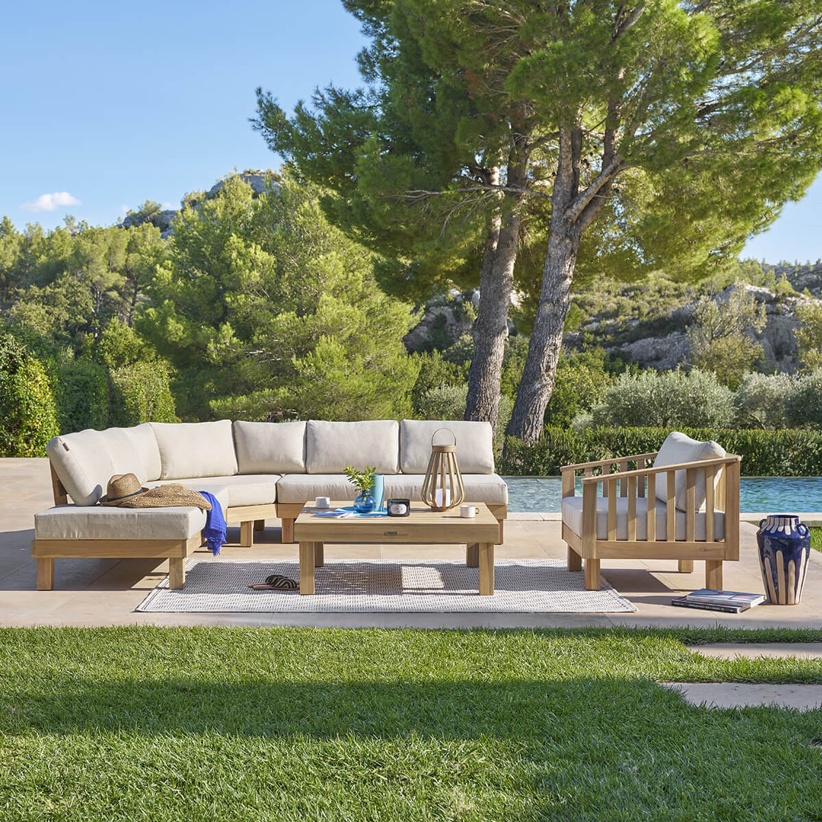 Salon de jardin "Xenia" 6 places en polyester et acacia