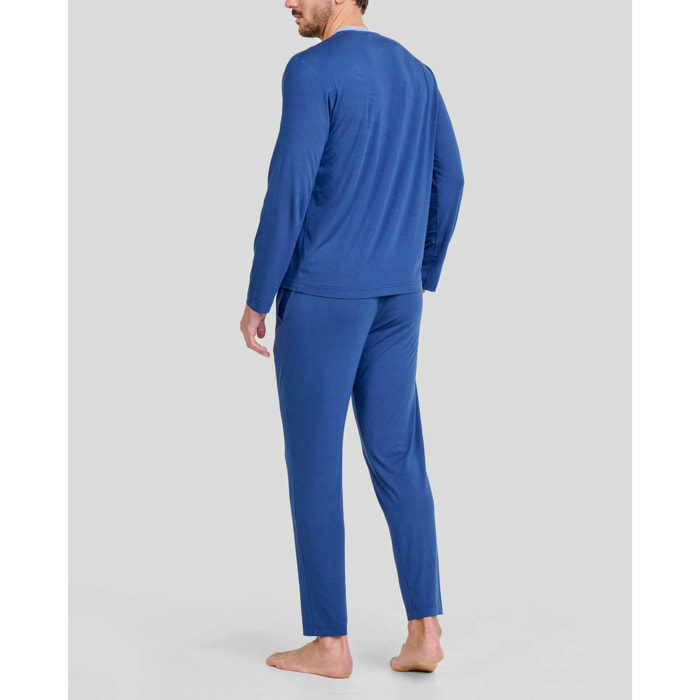 Pijama hombre suave tejido, escote con abertura de botones, manga larga y pantalón largo de corte regular con bolsillos laterales