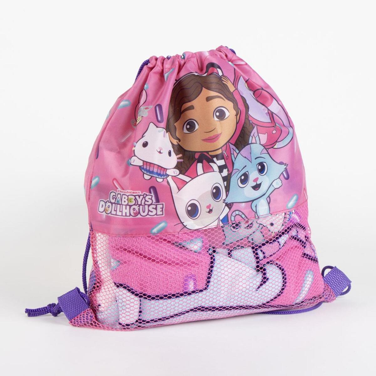 Set de Gabby´s Dollhouse con Gorra, Toalla de baño y Bolsa de Almacenamiento para pequeños Fans - 27x33x7- Multicolor