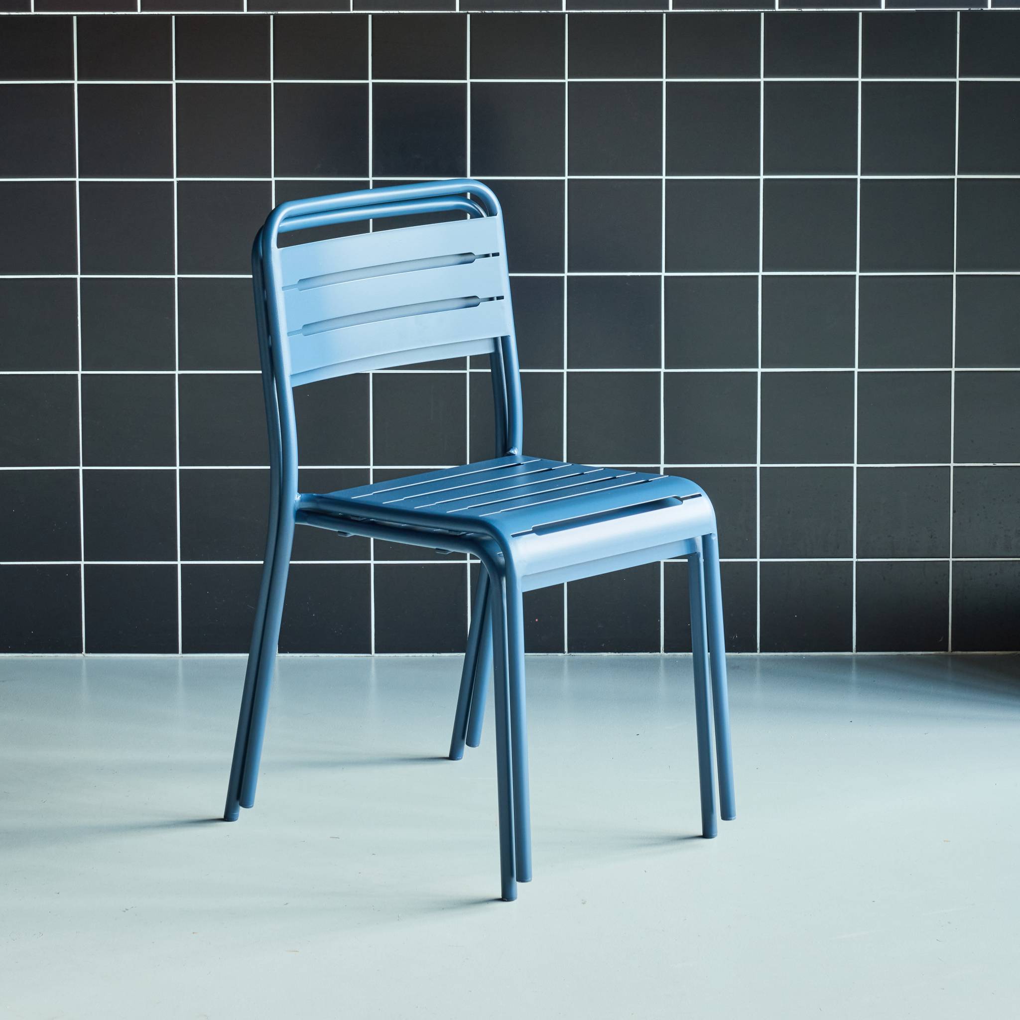 Lot de 2 chaises de jardin acier. 2 places. marine. Amelia. L44 x P52 x H79cm