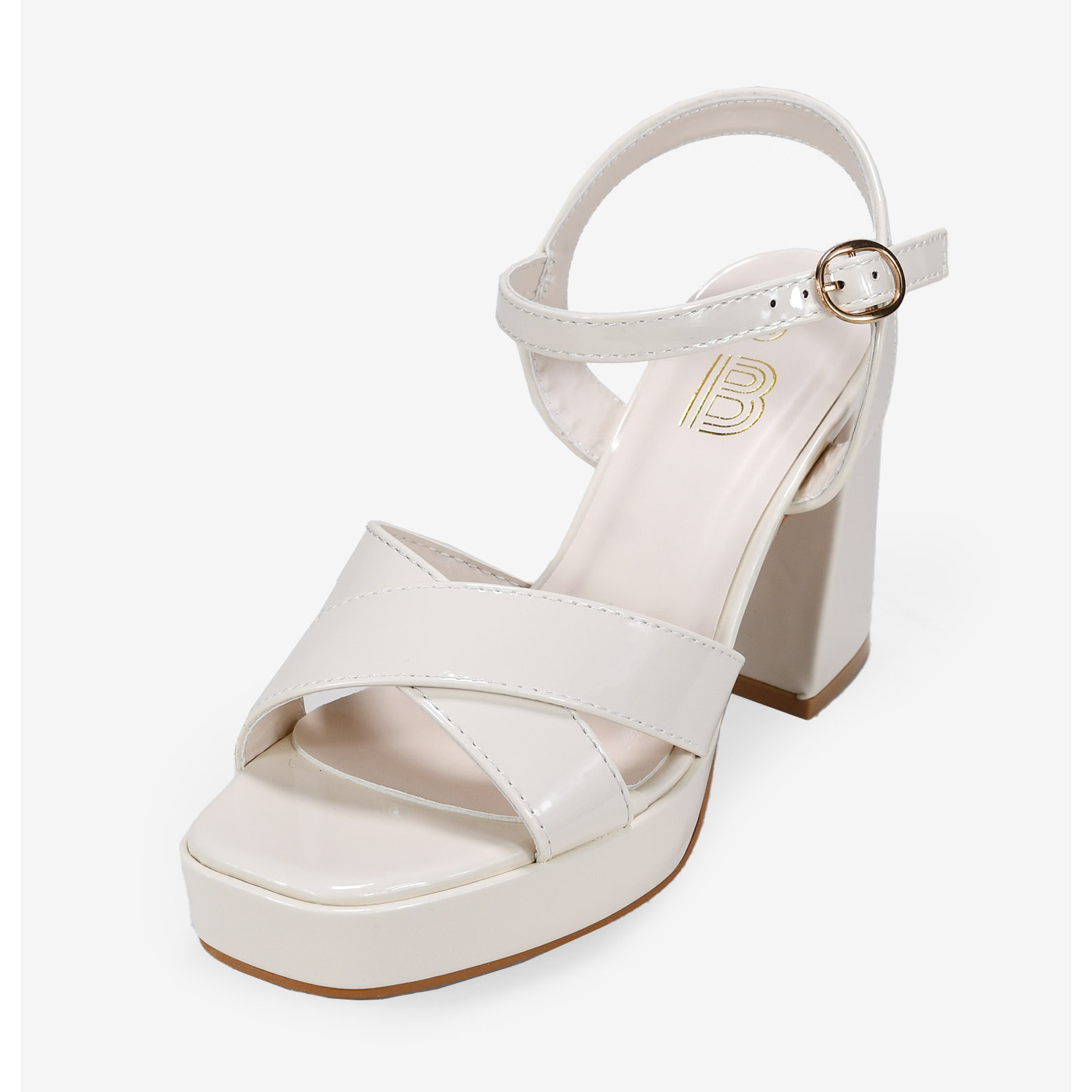 Sandalias de tacón ancho beige en charol