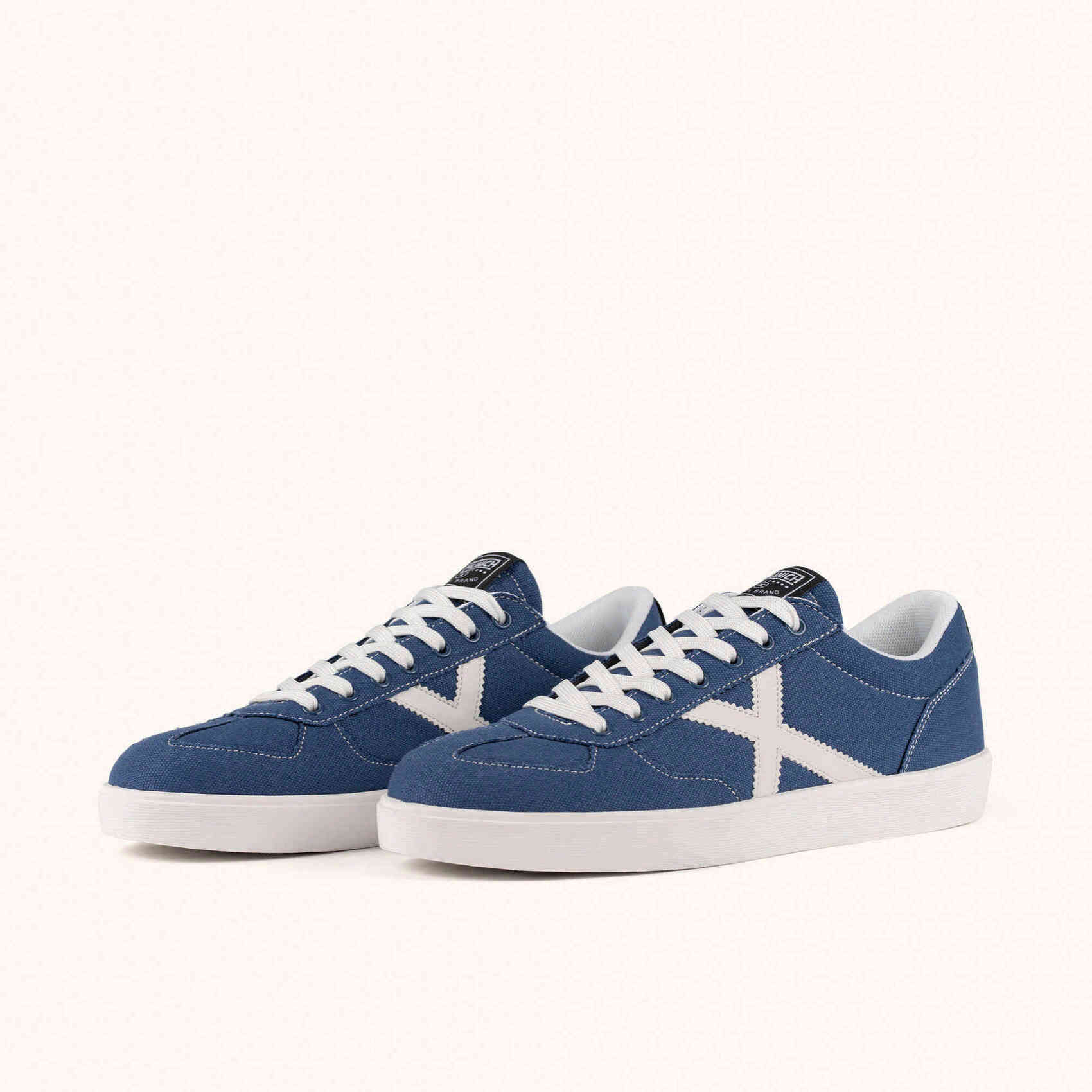 MUNICH BREAK 54 Zapatilla de Lona Azul Denim con Suela Blanca