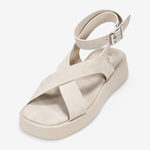 Sandalias de plataforma arena con hebilla