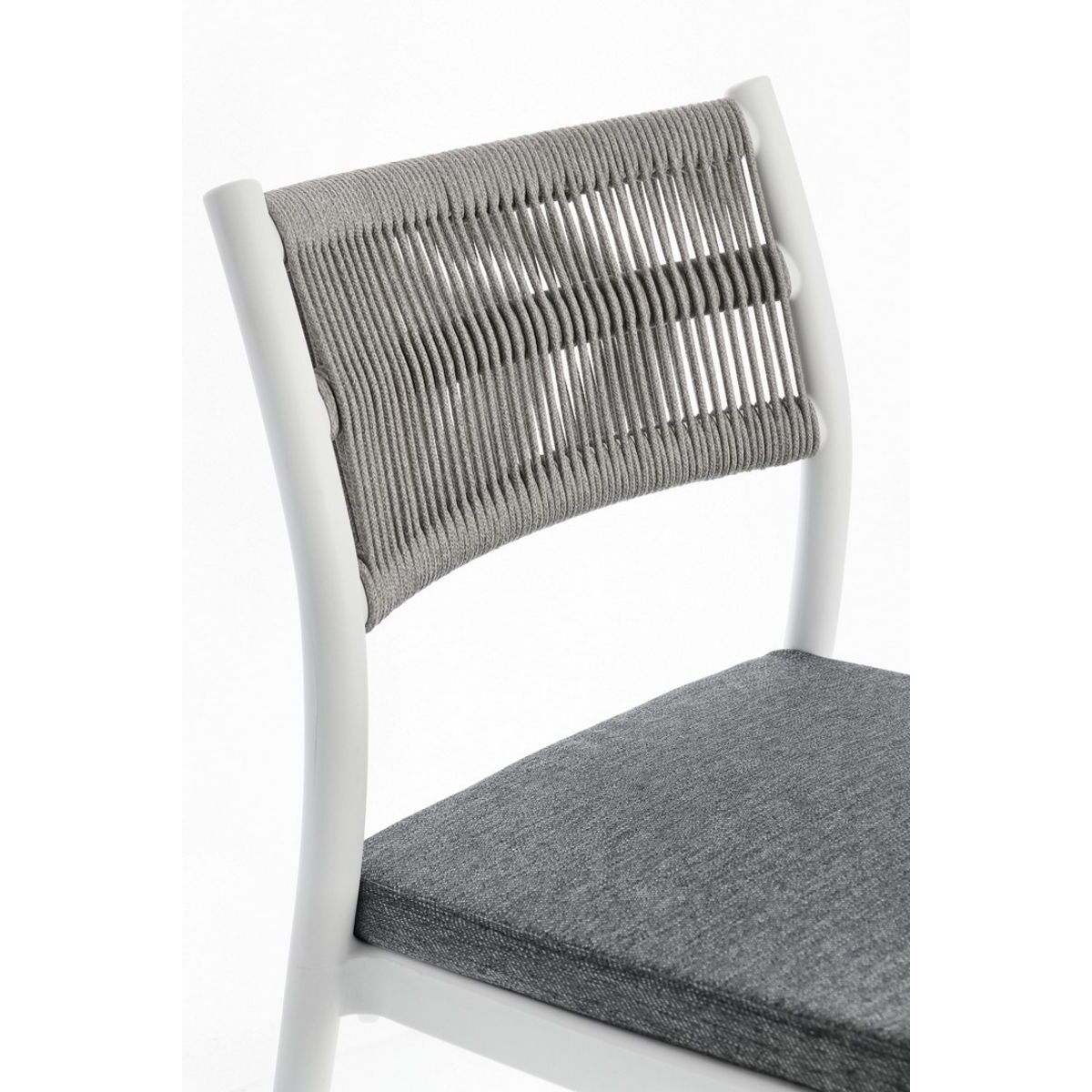 Set di 4 sedie ALVIN in polipropilene bianco e corda intrecciata grigio chiaro, impilabili