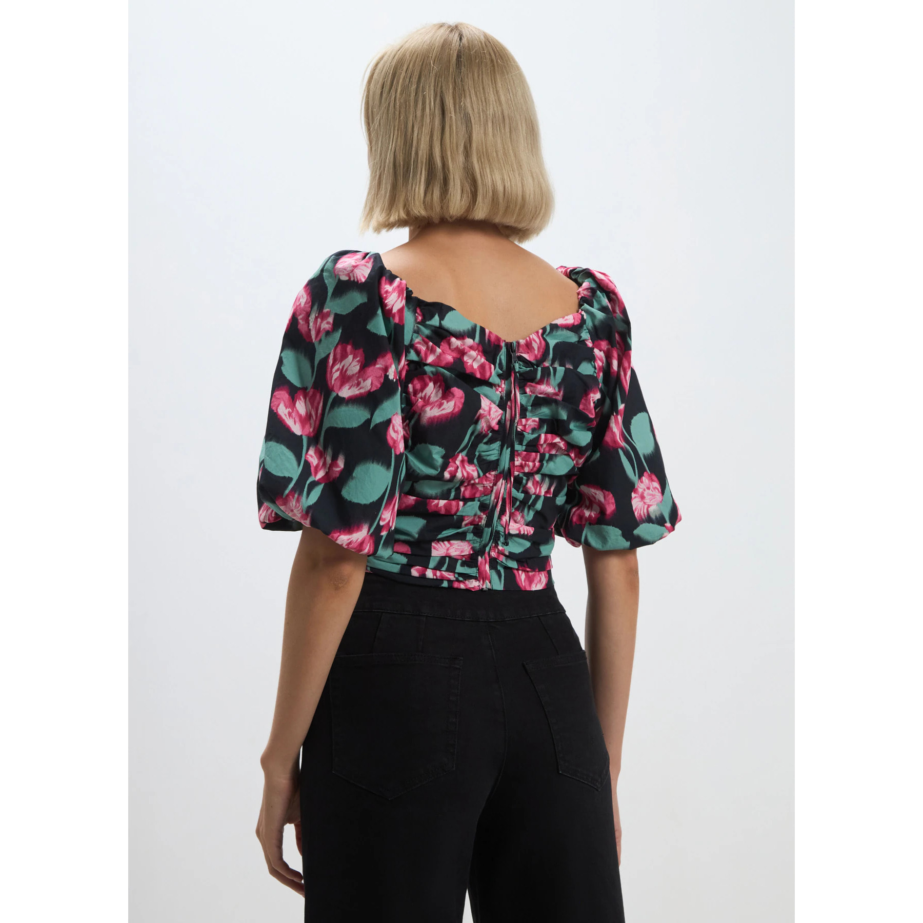 Blusa crop con arriccio