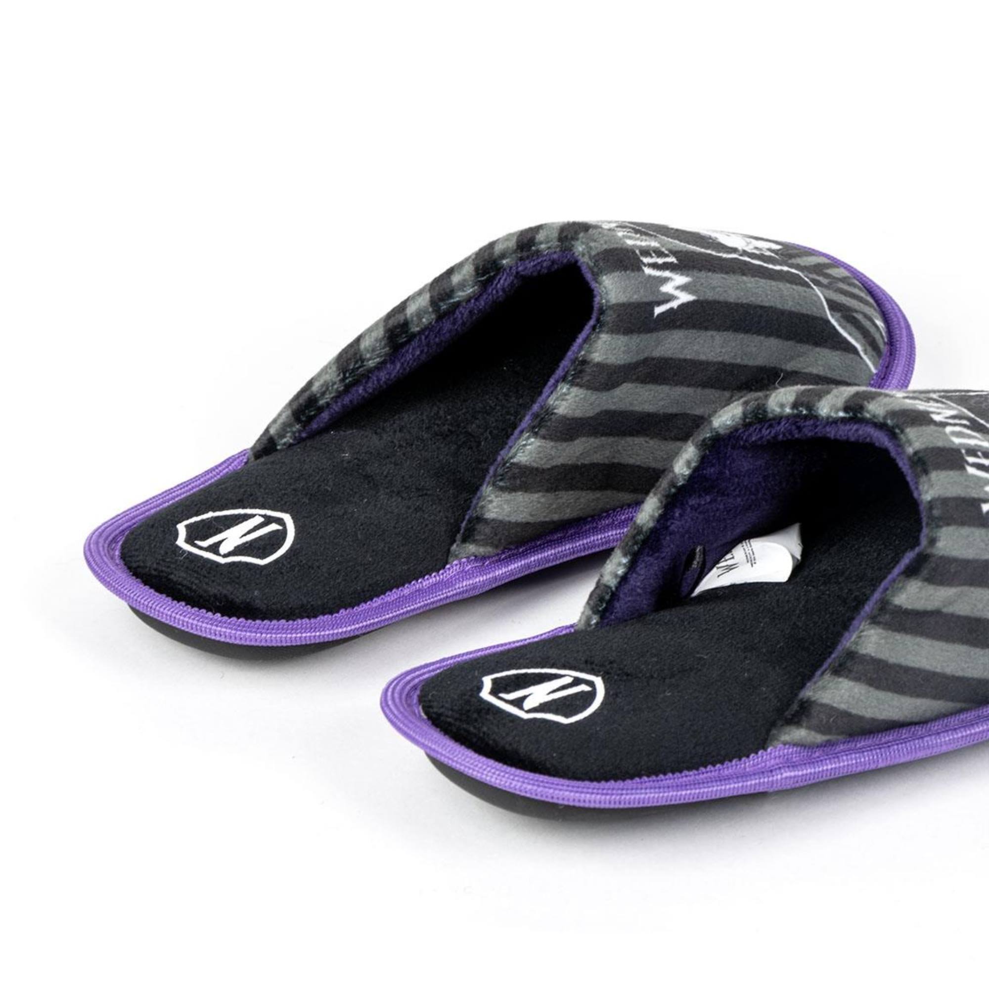 Pantuflas infantiles de estar por casa "Wednesday"