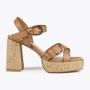 Sandali con tacco e fibbie