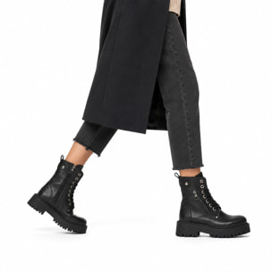 Anfibi in vera pelle con stringhe
