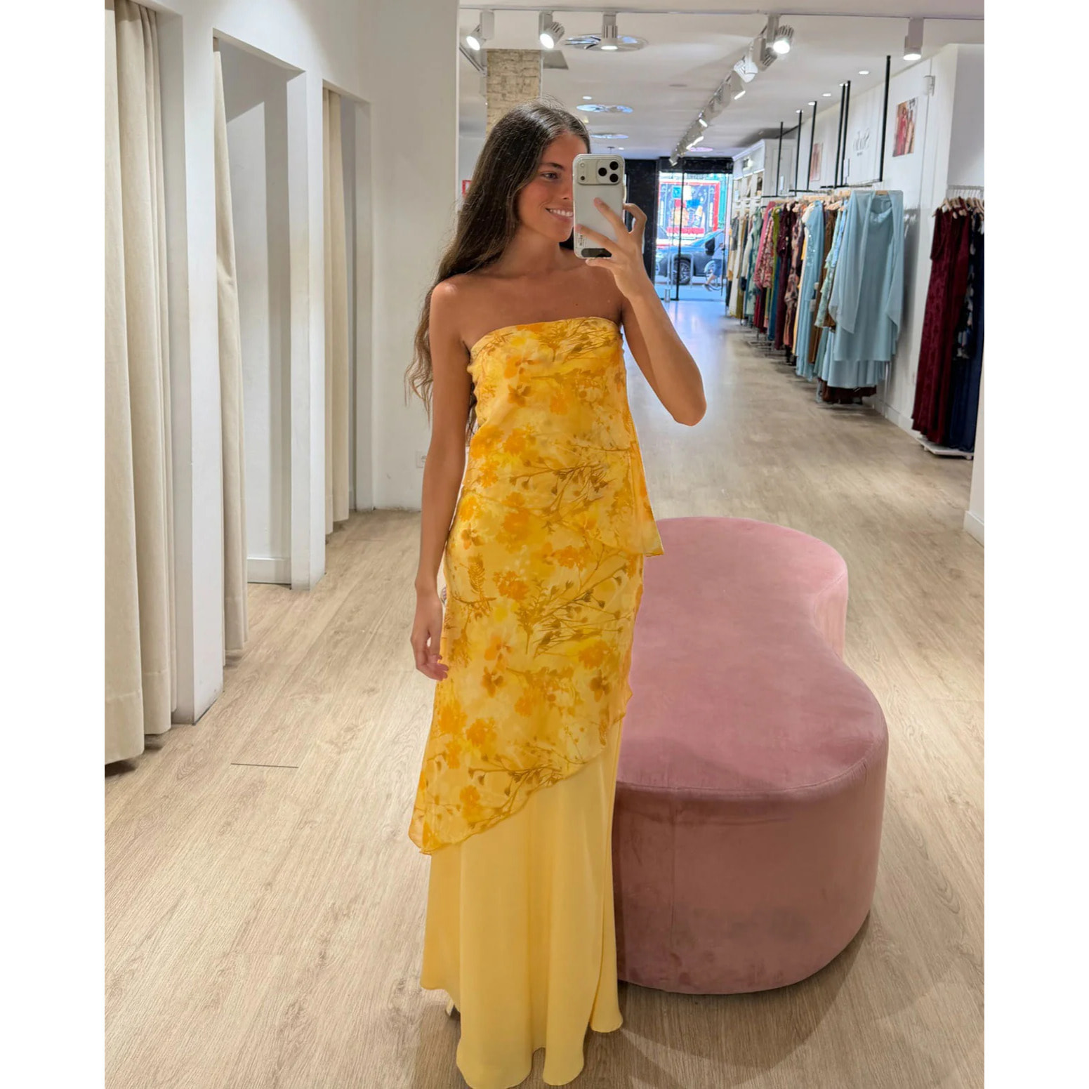 Vestido largo palabra de honor con diseño de tres capas