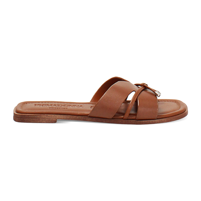 Sandalias planas cognac en piel