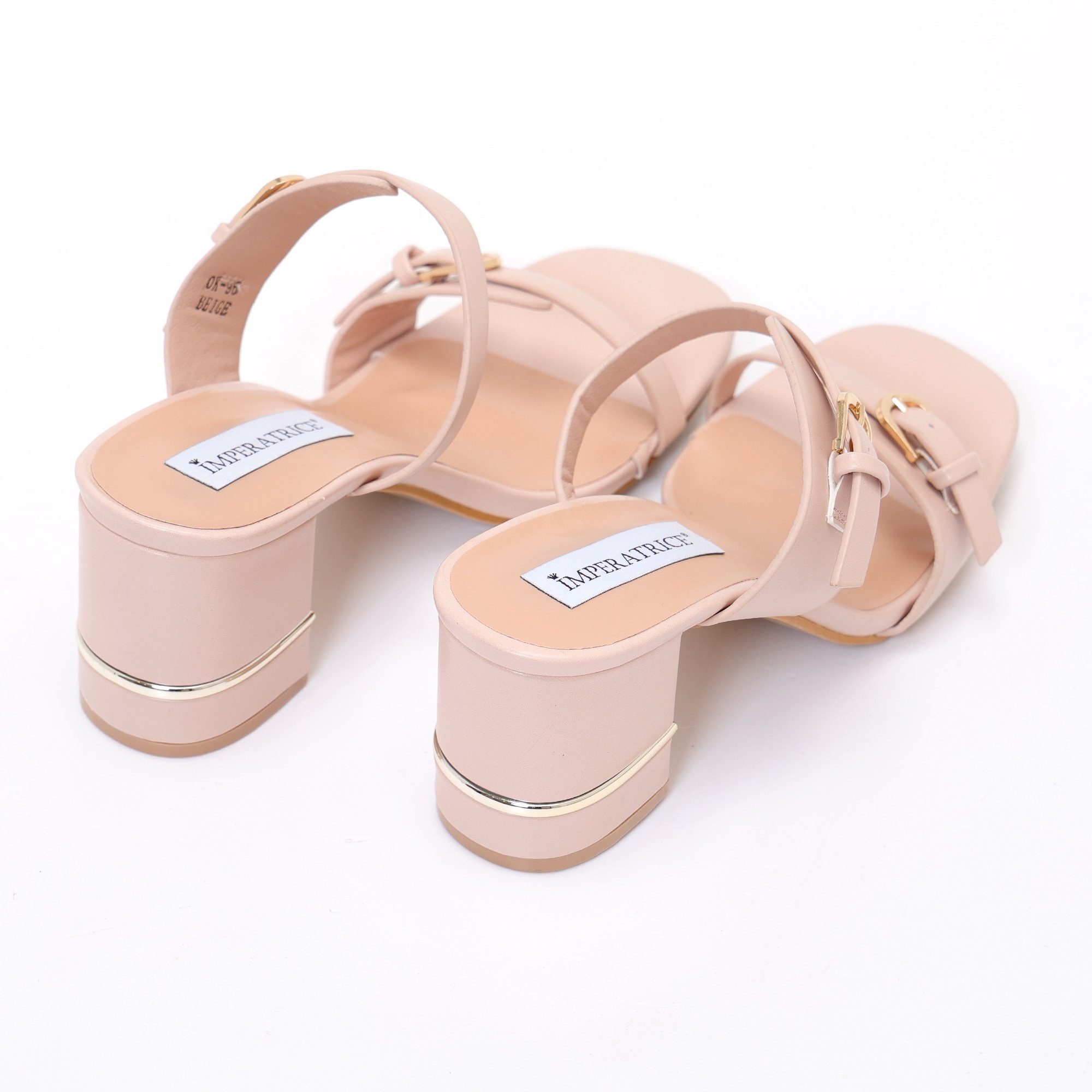 Sandali in simil pelle con fasce sottili e tacco comodo