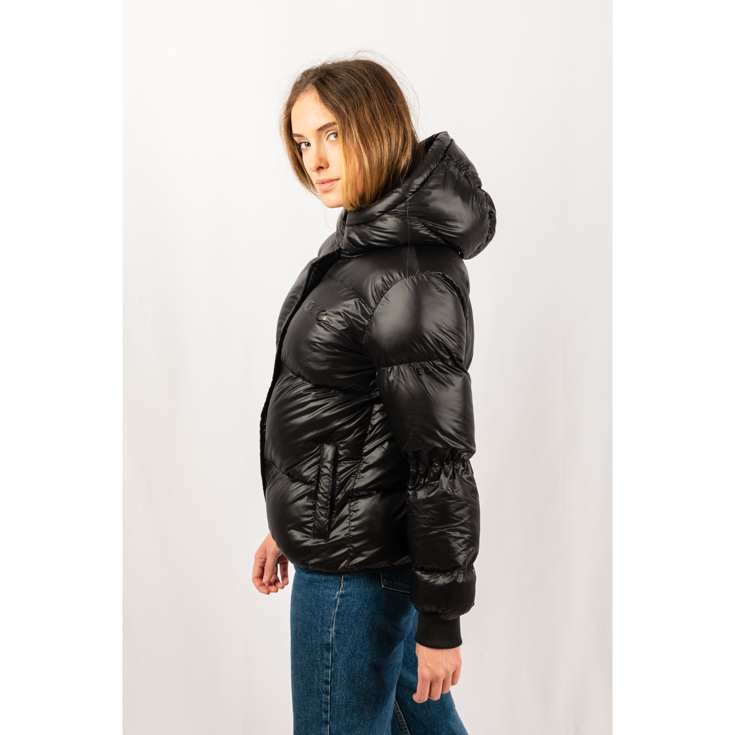 Chaqueta Monaco Short jacket marca ECOON - Negro