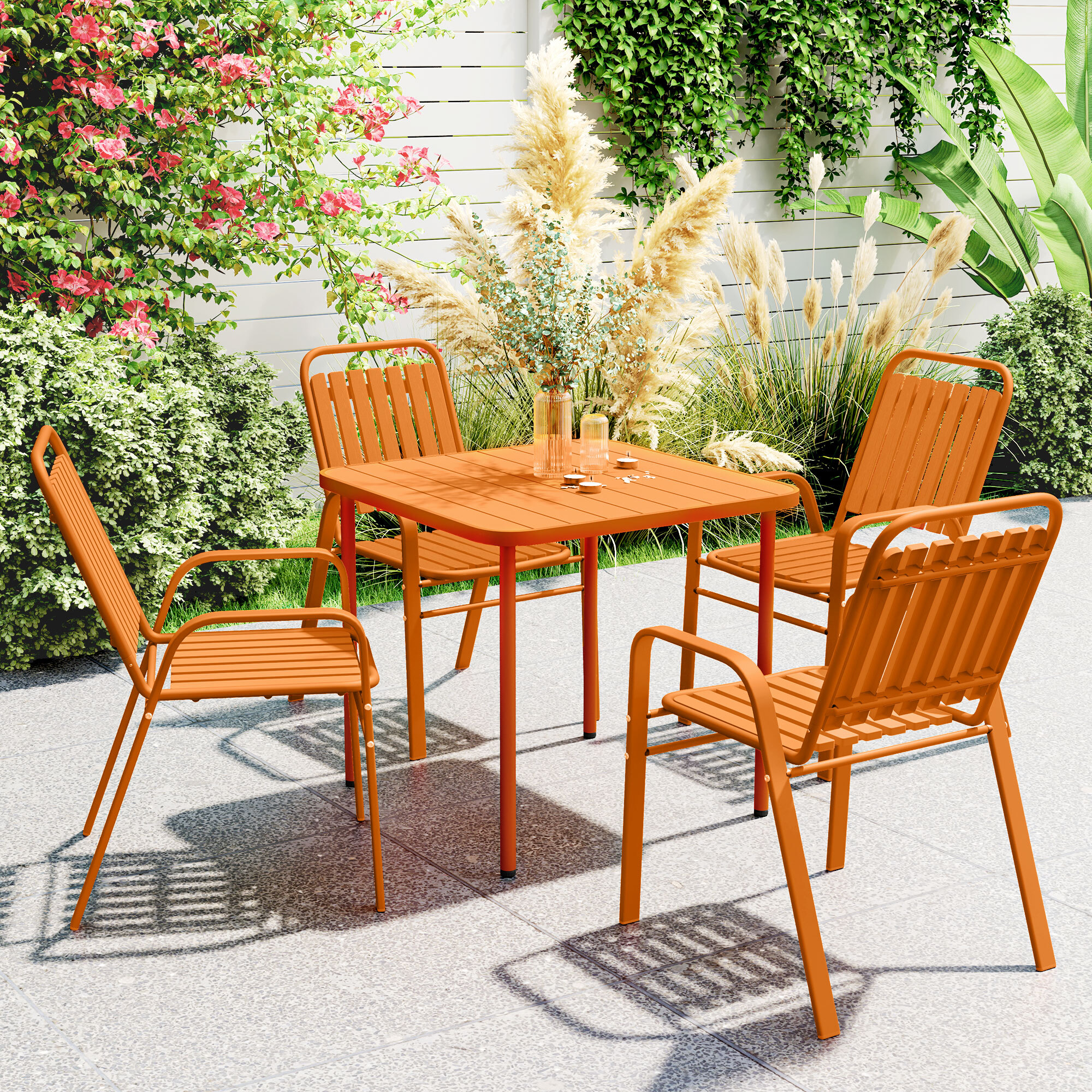 Salon de jardin extérieur 4 places 5 pièces - chaises empilables - plateau effet bois acier orange