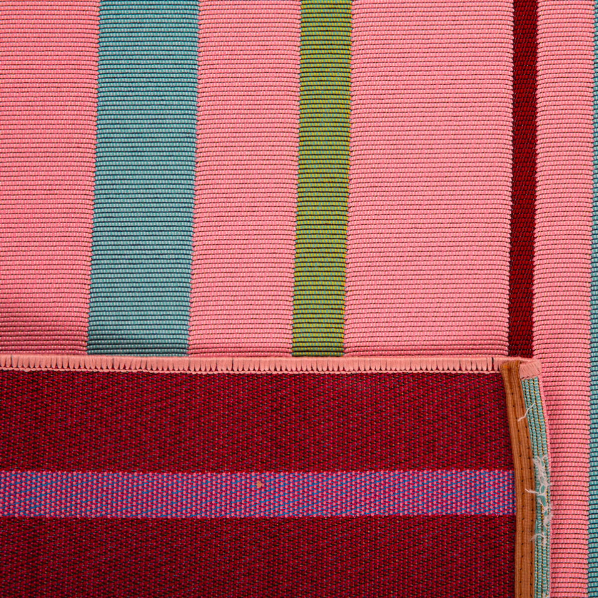 AZUR - Tapis intérieur/extérieur à rayures roses