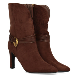 Botín elegante con tacón alto