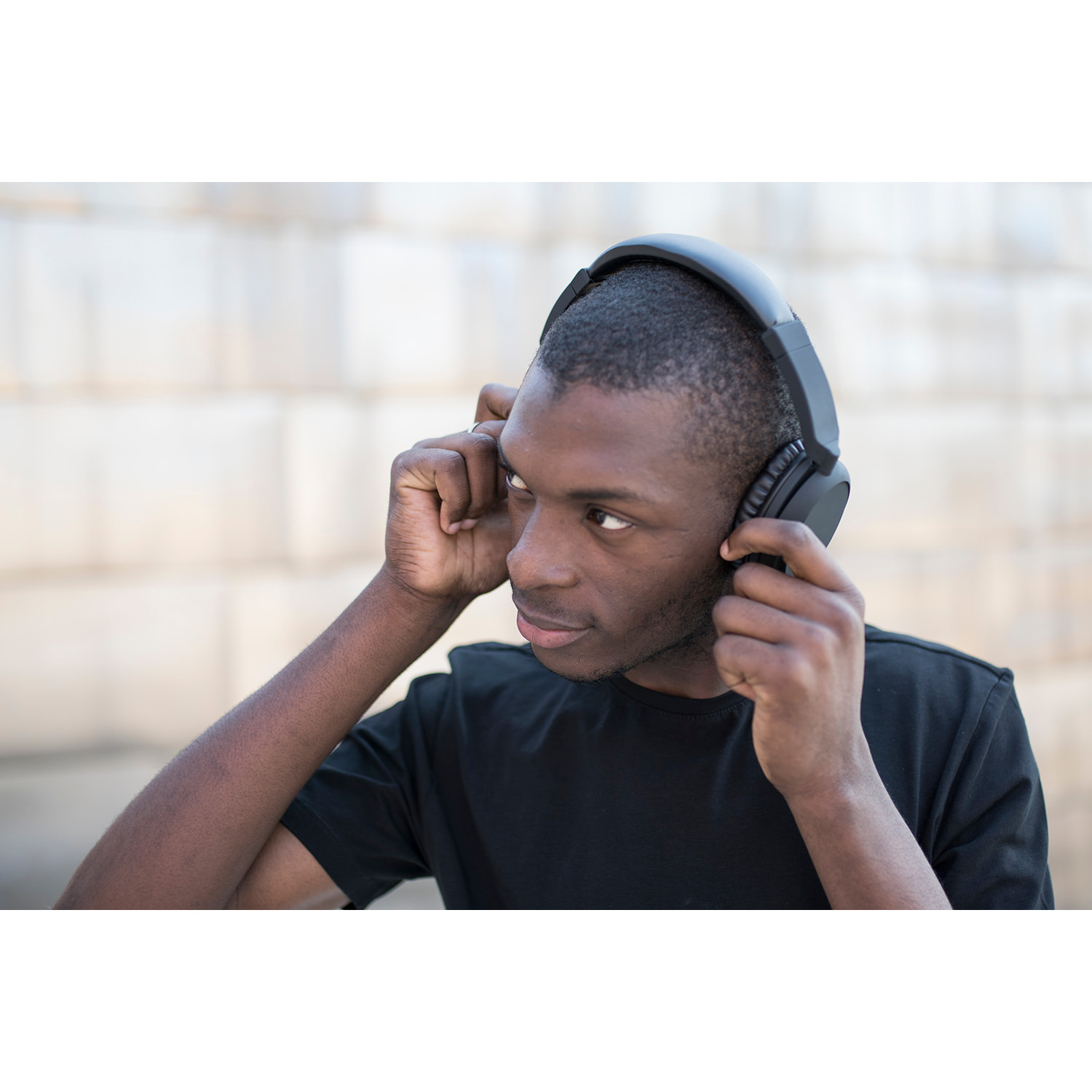 MAGNUSSEN H3 HEADPHONES en color Negro