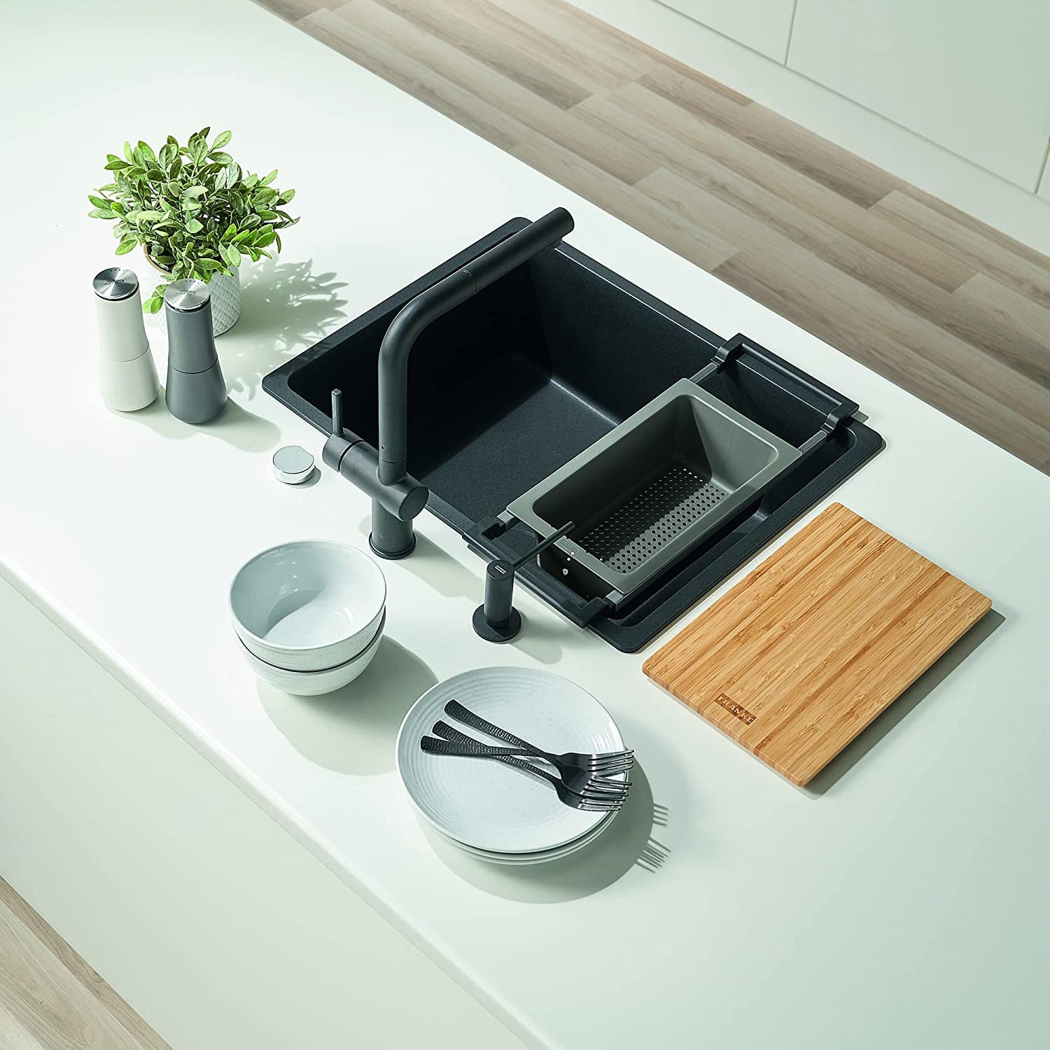 ALL IN Set d'accessoires universel Planche à découper Bambou 32x20 + Panier égouttoir PVC Noir Sanitized (ALLINSET-1)