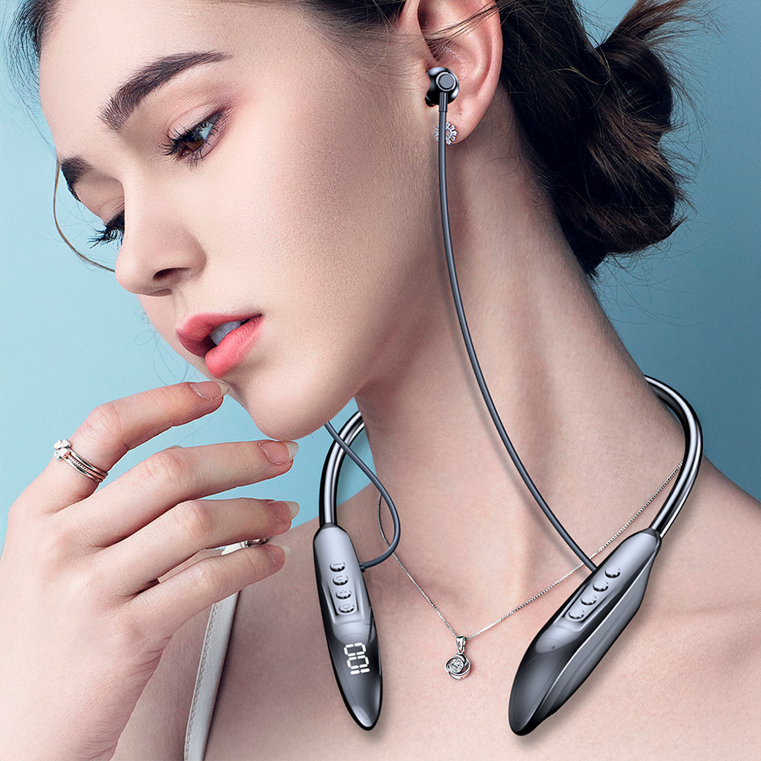 Auriculares M-518 con Bluetooth 5.3 y pantalla digital con inserción de tarjeta.