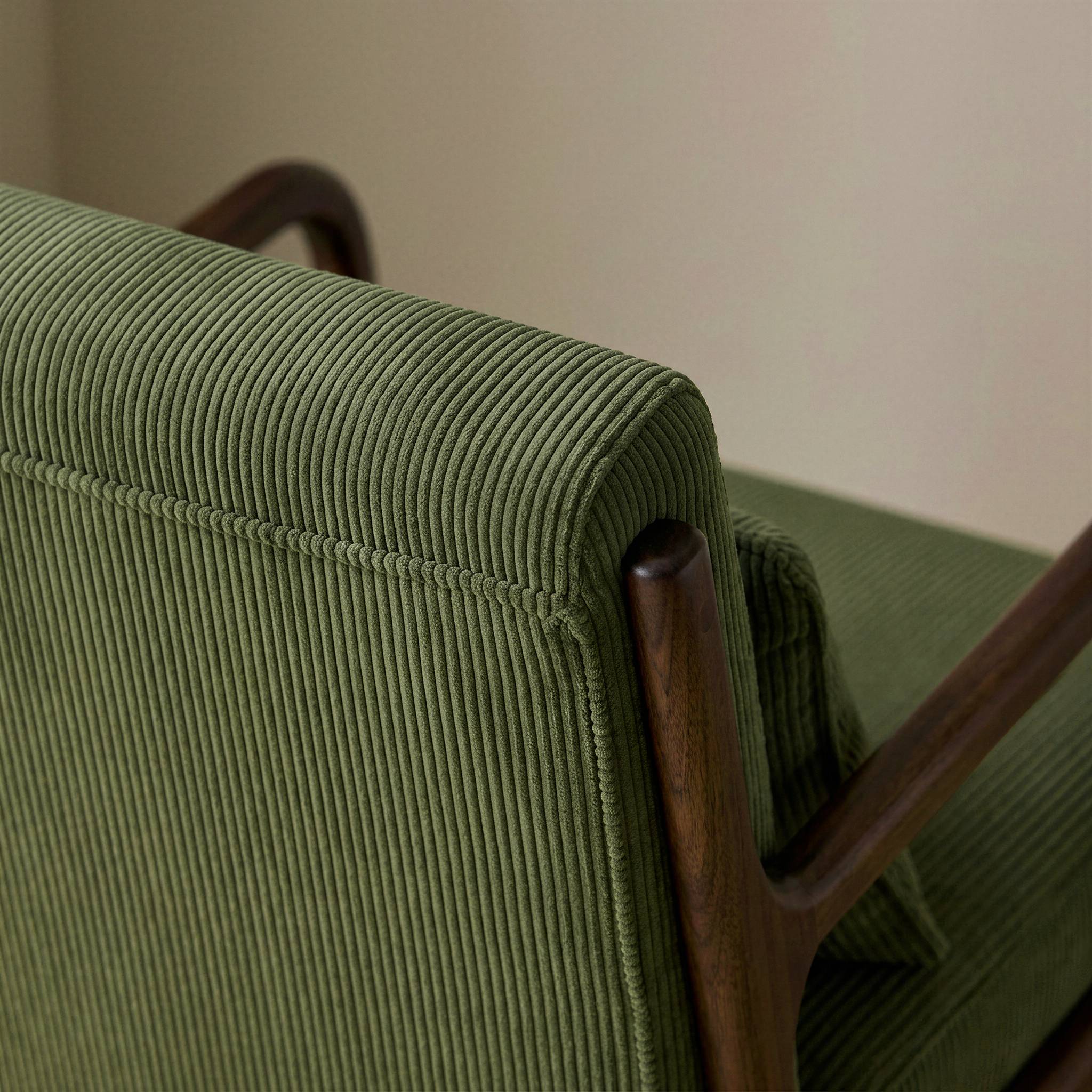 Fauteuil scandinave bois d'hévéa teinté wengé et velours côtelé LORENS