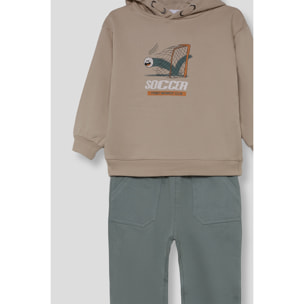Conjunto niño sudadera con capucha tostado y verde y pantalón jogger, estampado de fútbol y bolsillos | Color: Tostado | Street Monkey
