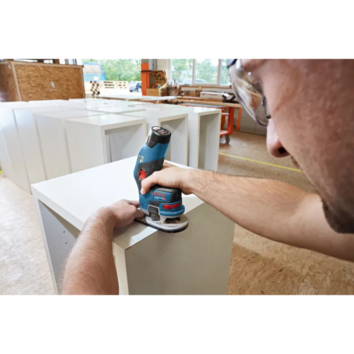 Affleureuse sans fil BOSCH GKF 12V-8 - 2 batteries, chargeur - 06016B0000