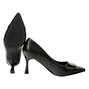 Decolletè in simil pelle con applicazione