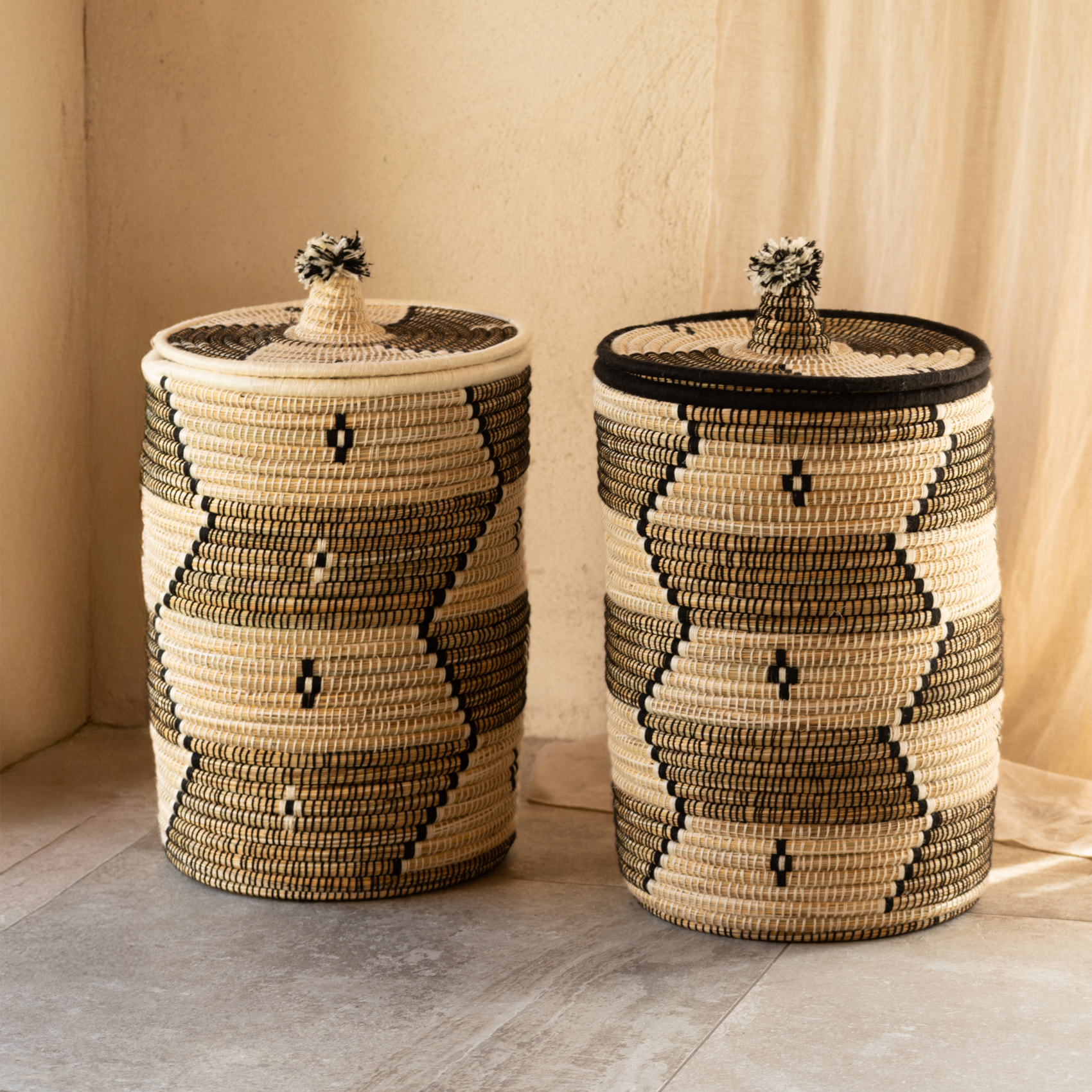 Panier à linge motifs ethniques en fibres naturelles - Noir