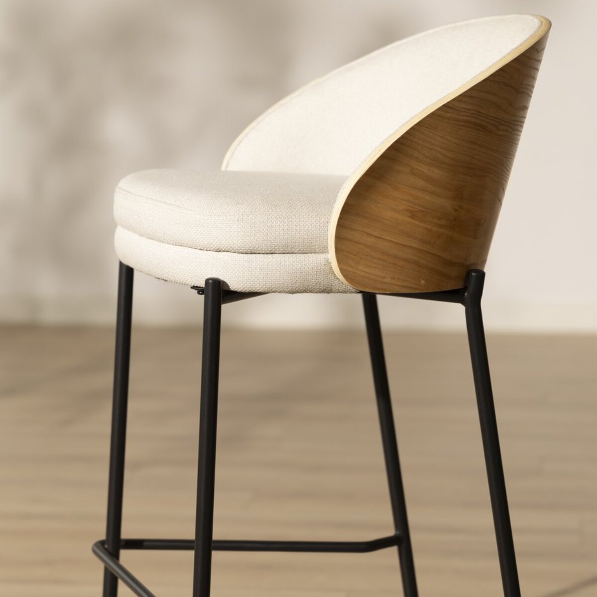 Tabouret de bar Giza -tissu et bois-couleur beige 51 x 95 x 53 cm