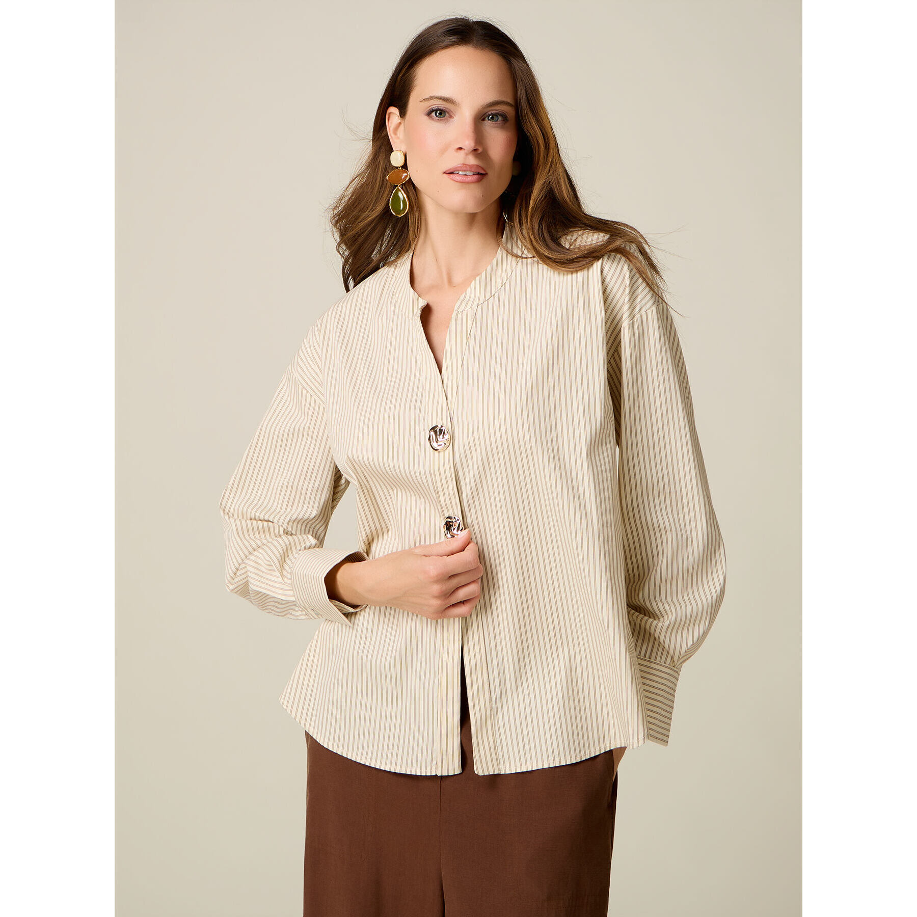 Oltre - Camicia a righe in tela con bottoni gioiello - Bianco