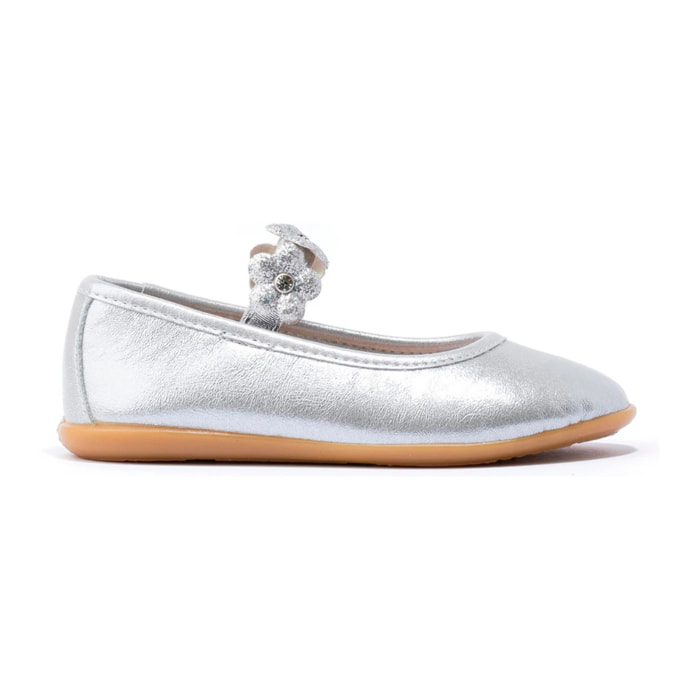 Ballerine argentate con bracciale decorativo a fiori e suola flessibile