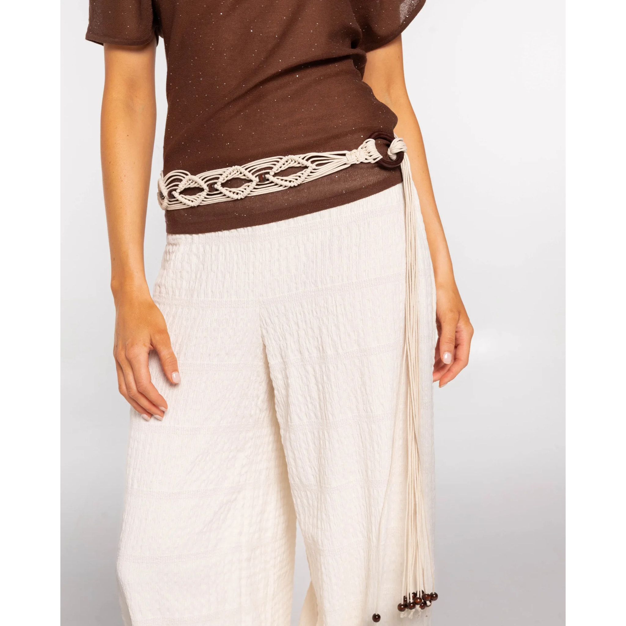 Cinturón de macramé con abalorios de madera de mujer