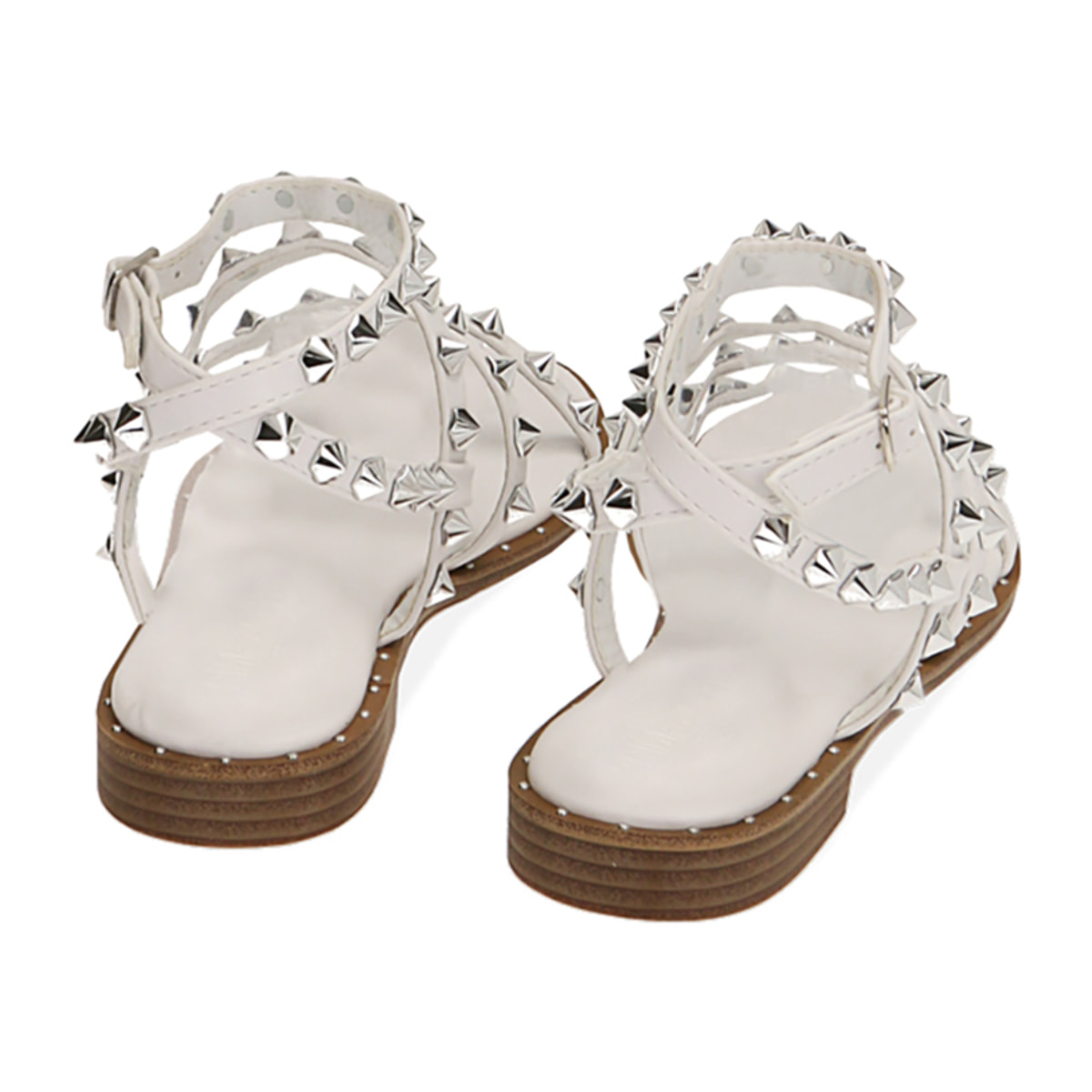 Sandalias planas blancas con tachuelas