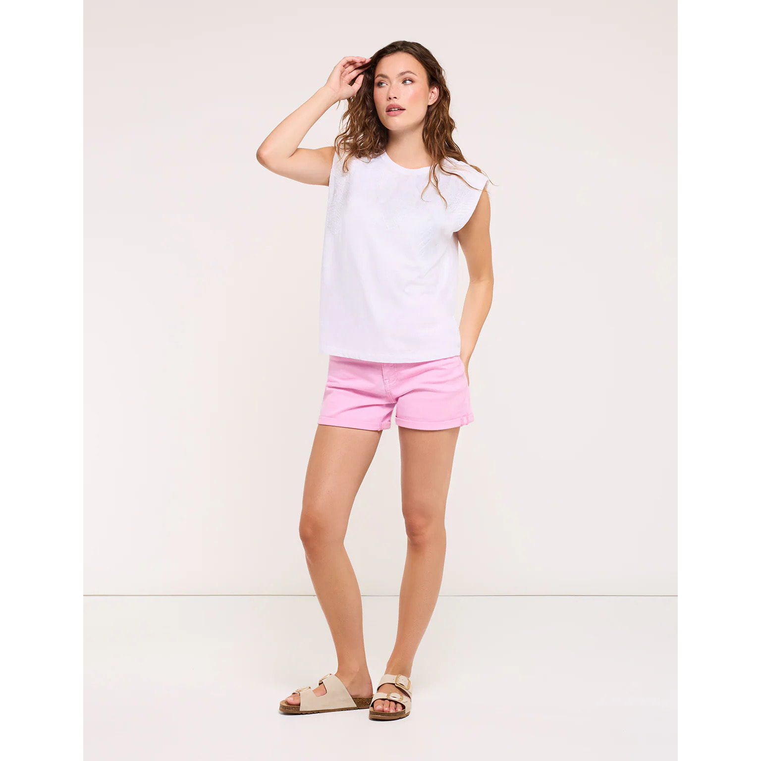 Camiseta Bordado Tropical en Blanco - Patchan