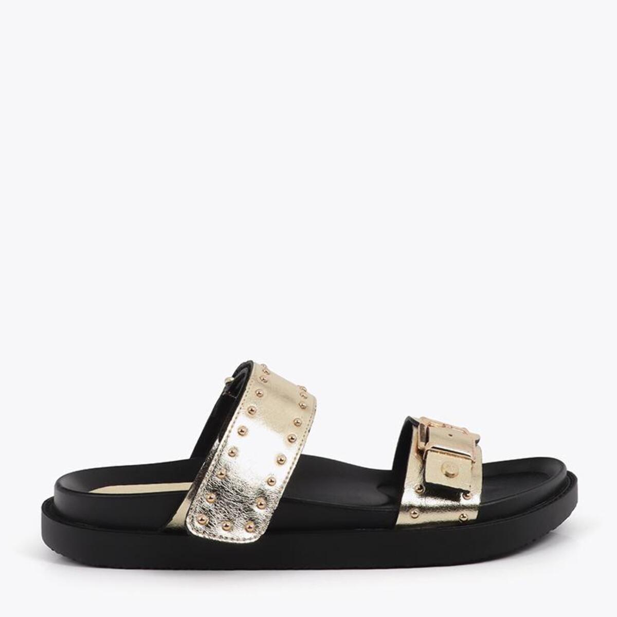 Sandalo basso con cinturini e dettagli metallici