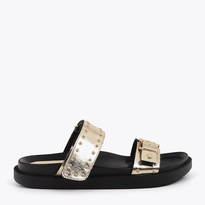Sandalo basso con cinturini e dettagli metallici