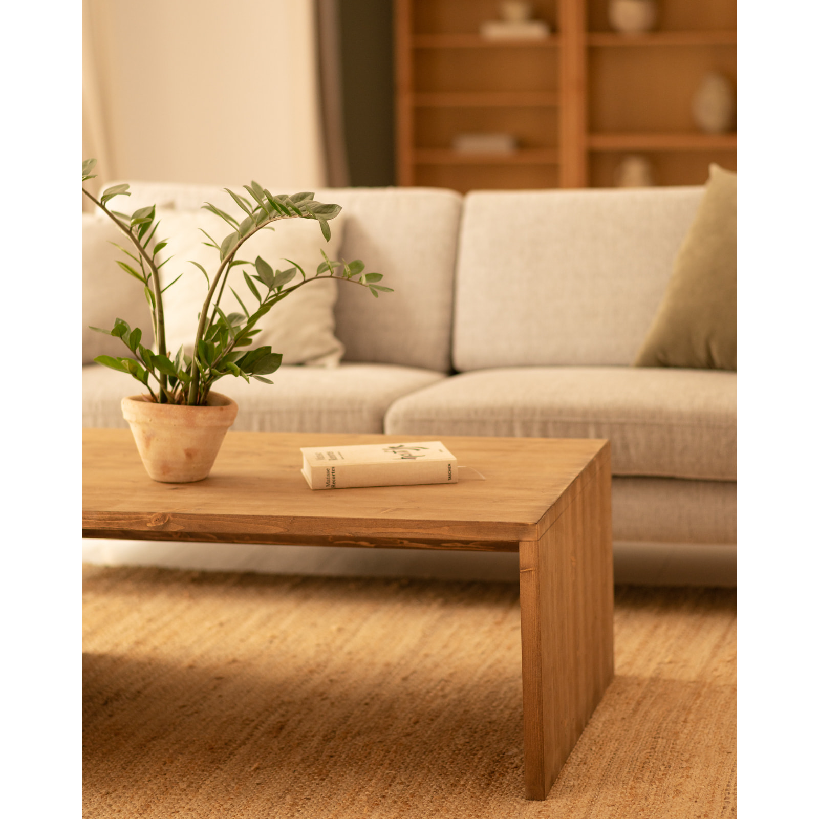 Table basse en bois massif ton chêne foncé de 110x45x74cm Hauteur: 45 Longueur: 110 Largeur: 74
