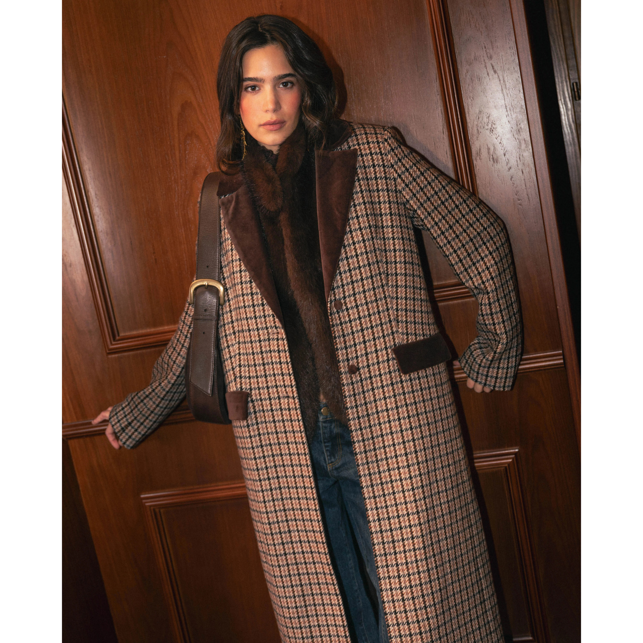 Abrigo de cuadros con cuello de solapa