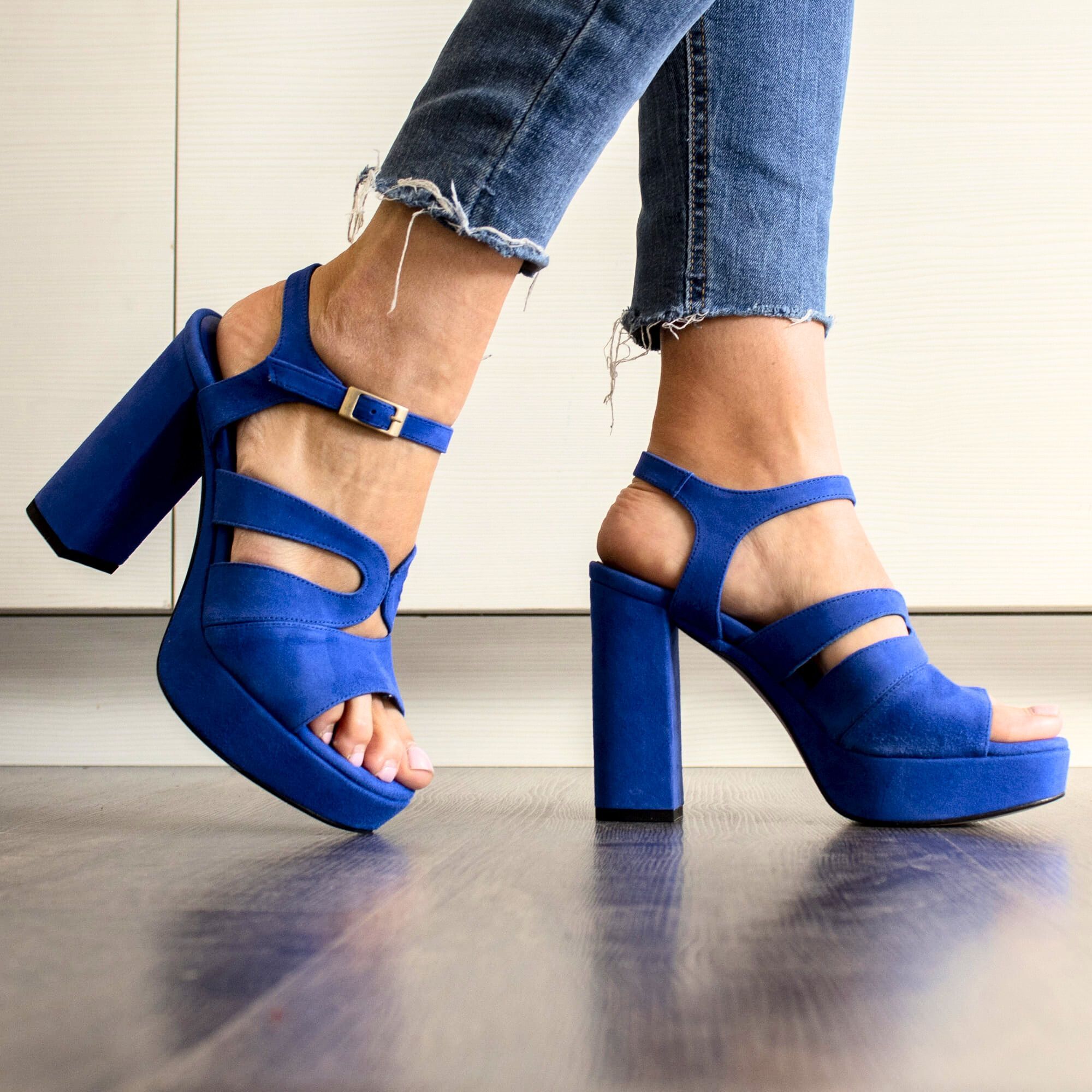 Sandalia plataforma. Tacón de 10 cm